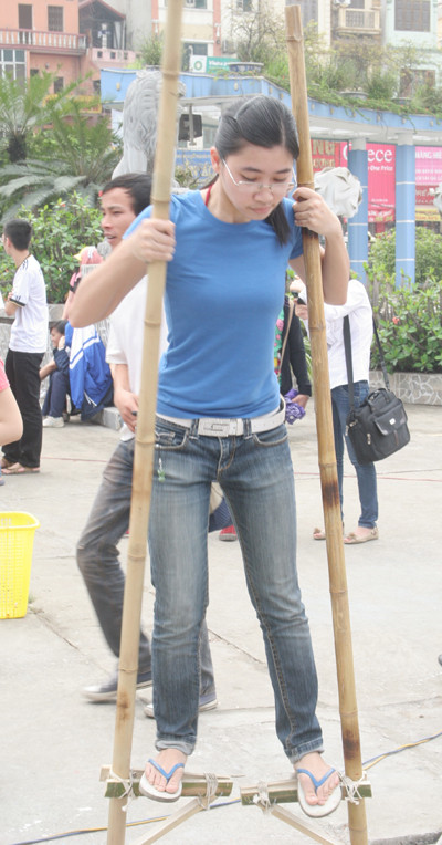 Đi cà kheo thu hút cả bạn nữ tham gia