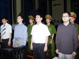 Các bị cáo tại phiên tòa. (Ảnh: Hoàng Hải/TTXVN).