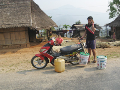 Gia đình một người dân trên cao nguyên Luông Pha Băng. Gia đình một người dân trên cao nguyên Luông Pha Băng