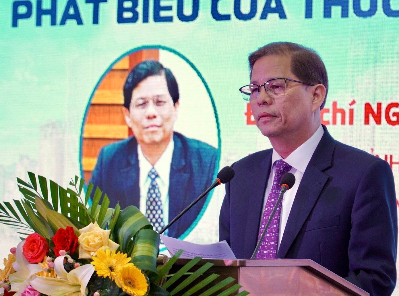 Chủ tịch UBND tỉnh Khánh Hòa Nguyễn Tấn Tuân phát biểu tại hội thảo. Ảnh: Tiến Đạt.