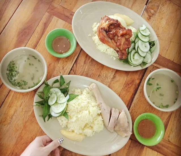 Cơ quan chức năng phát hiện nhiều vi khuẩn nguy hiểm tại quán cơm gà Trâm Anh. Ảnh: MXH.