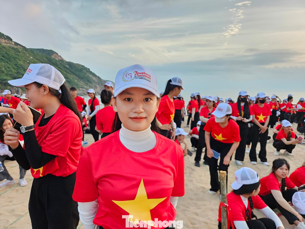 Em Trần Thị Thanh Mây rất xúc động khi nghe MC hô &quot;Hoàng Sa, Trường Sa chào đất mẹ&quot;.