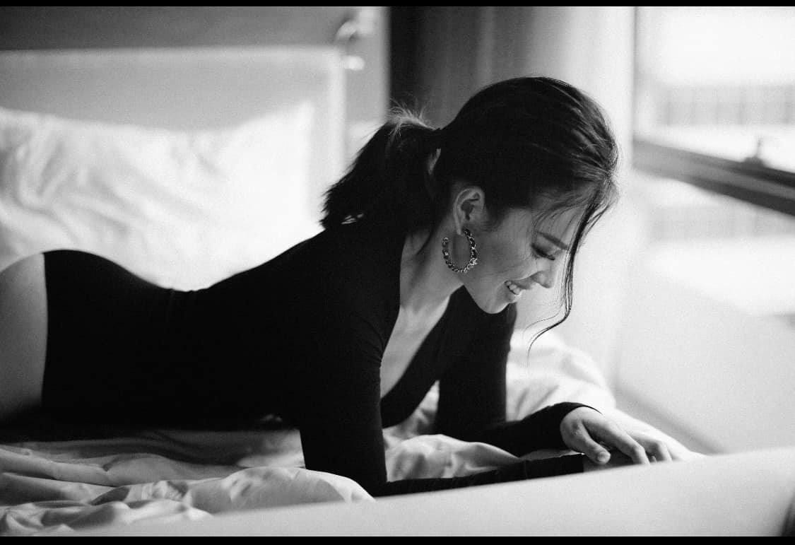 Gần đây, Hoàng Oanh chăm chỉ đăng tải hình ảnh trên mạng xã hội hơn để tương tác với người hâm mộ.