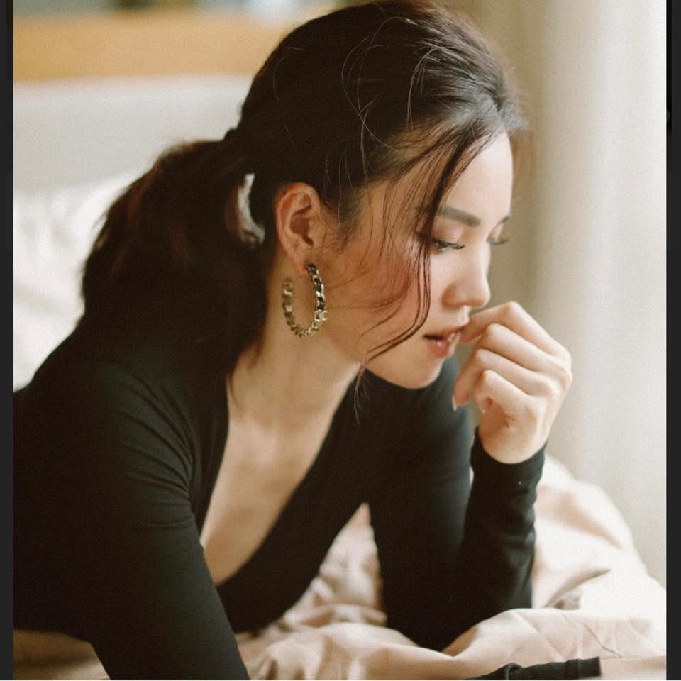 Sau gần 20 năm giành danh hiệu Á hậu 1 tại cuộc thi Hoa hậu Việt Nam 2002, Hoàng Oanh giờ đây gần như 'ở ẩn' nhưng cô vẫn có bí quyết để giữ gìn nhan sắc trời cho của mình khiến các fans ngưỡng mộ.