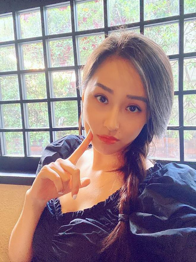 Hoa hậu Mai Phương Thuý khiến fans ngỡ ngàng với nhan sắc xinh đẹp, trẻ trung và cách tạo dáng nhí nhảnh, dễ thương ở tuổi 33.