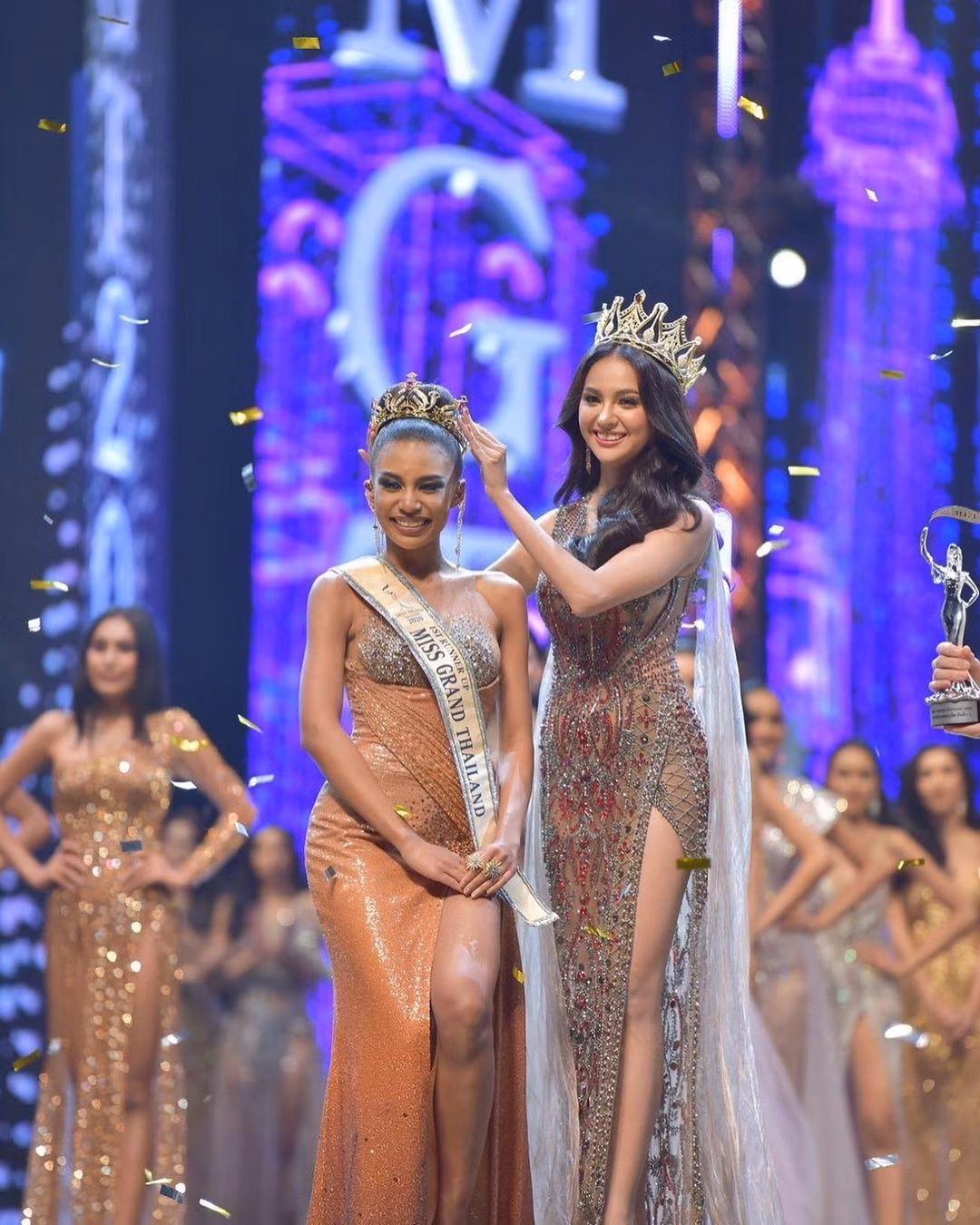 Năm nay do tình hình dịch bệnh COVID-19 tại Thái Lan đang căng thẳng nên BTC không tổ chức cuộc thi Miss Grand Thailand 2021 mà bổ nhiệm Á hậu 1 thành đại diện cho quốc gia để kịp tham dự Miss Grand 2021 vào cuối năm nay tại Phuket.