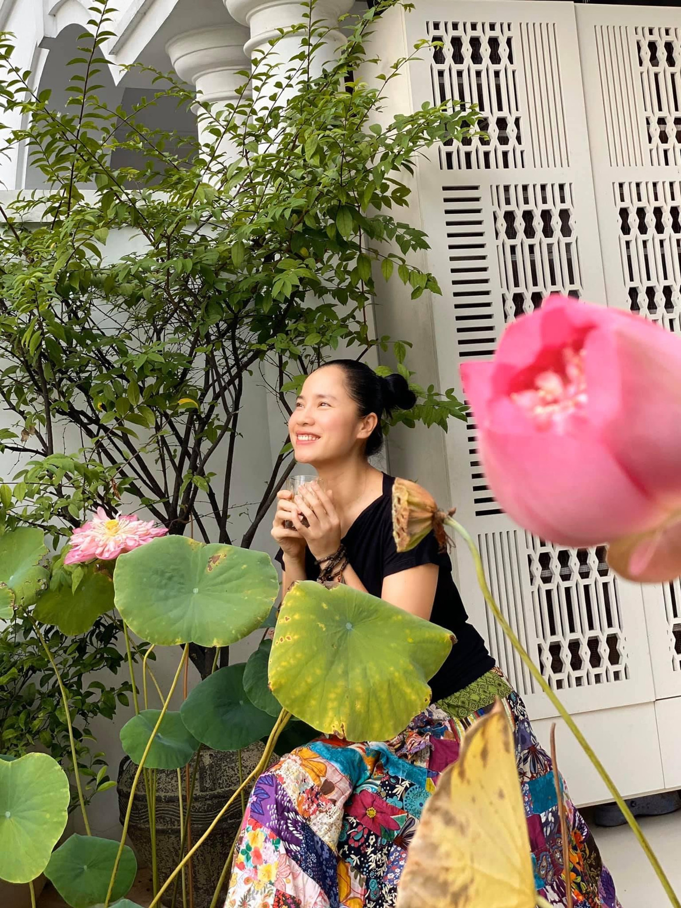 Á hậu Ngô Thuý Hà tận hưởng giây phút bình yên trong vườn nhà. Á hậu Ngô Thuý Hà tận hưởng giây phút bình yên trong vườn nhà.