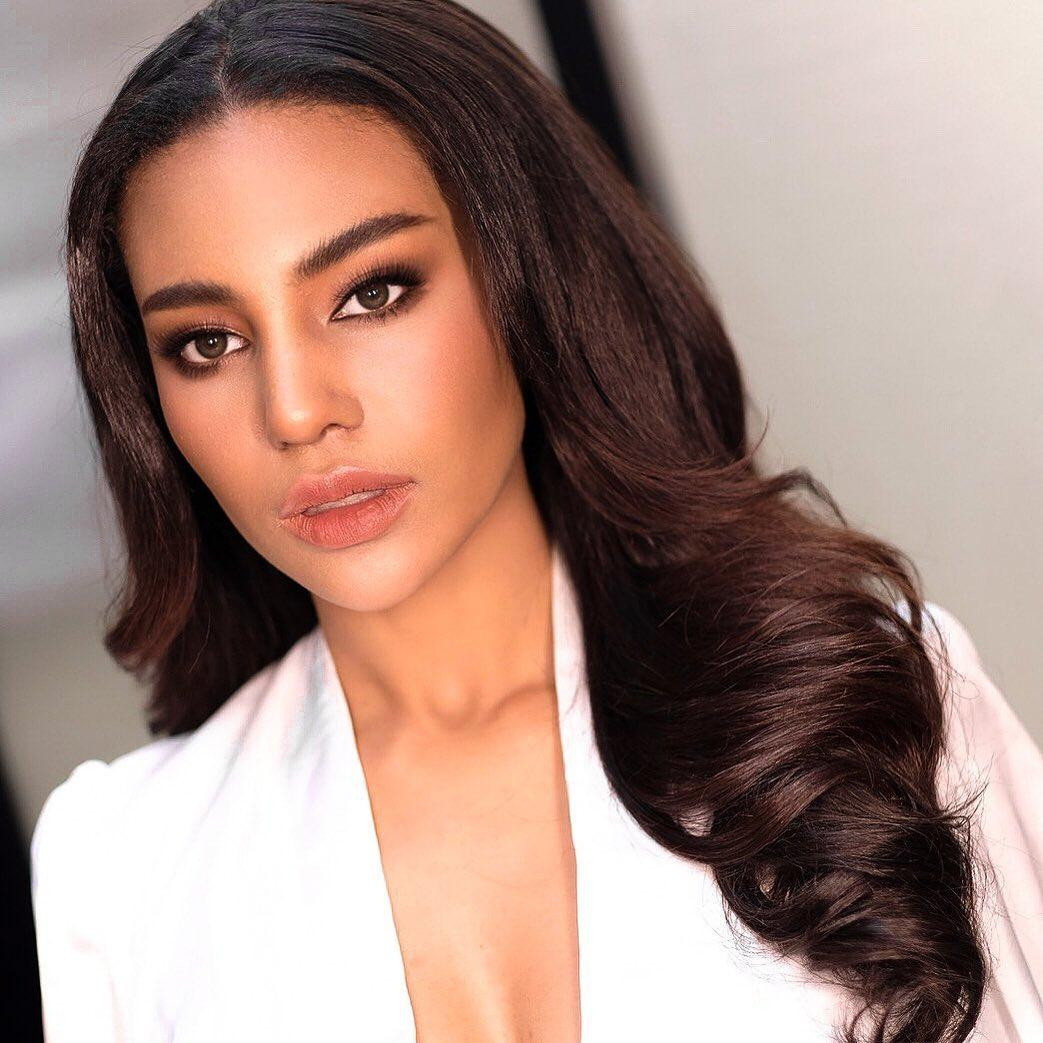 Indy Johnson năm nay 23 tuổi, sở hữu chiều cao 1m75, từng tốt nghiệp tại Bangkok University.