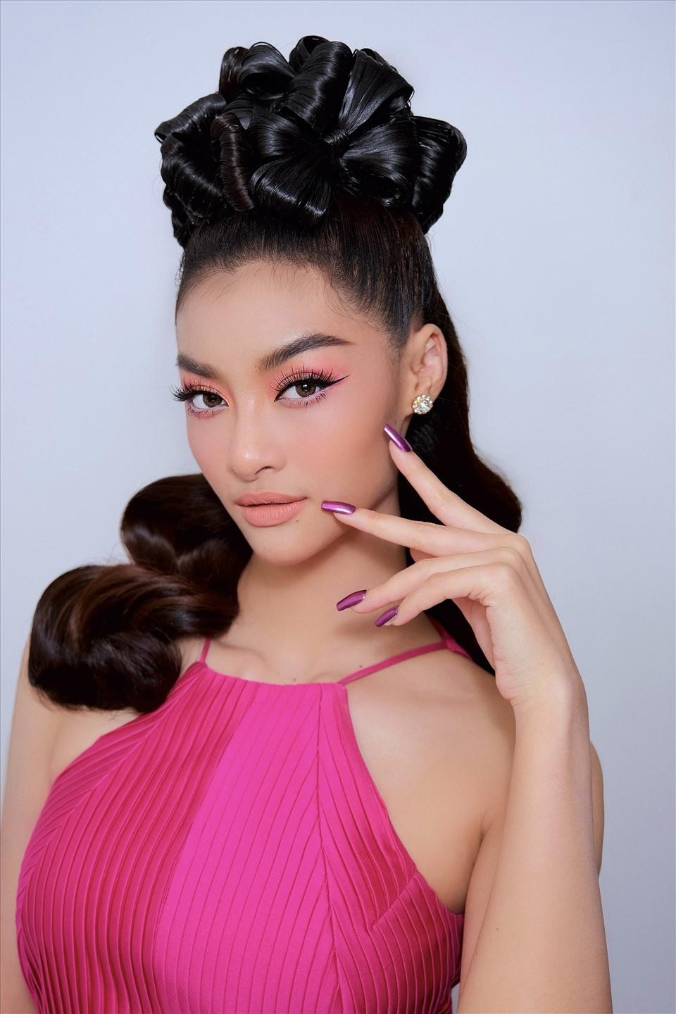 Ở tập phát sóng mới nhất của The Heroes, Kiều Loan đã quay lại cùng Nhất Chi Mai với phiên bản MV được đầu tư hoàn chỉnh. Đây cũng là ca khúc được cô nàng mang đến vòng thi đối đầu trước đó và giành chiến thắng trước đội của nam ca sĩ Jsol.