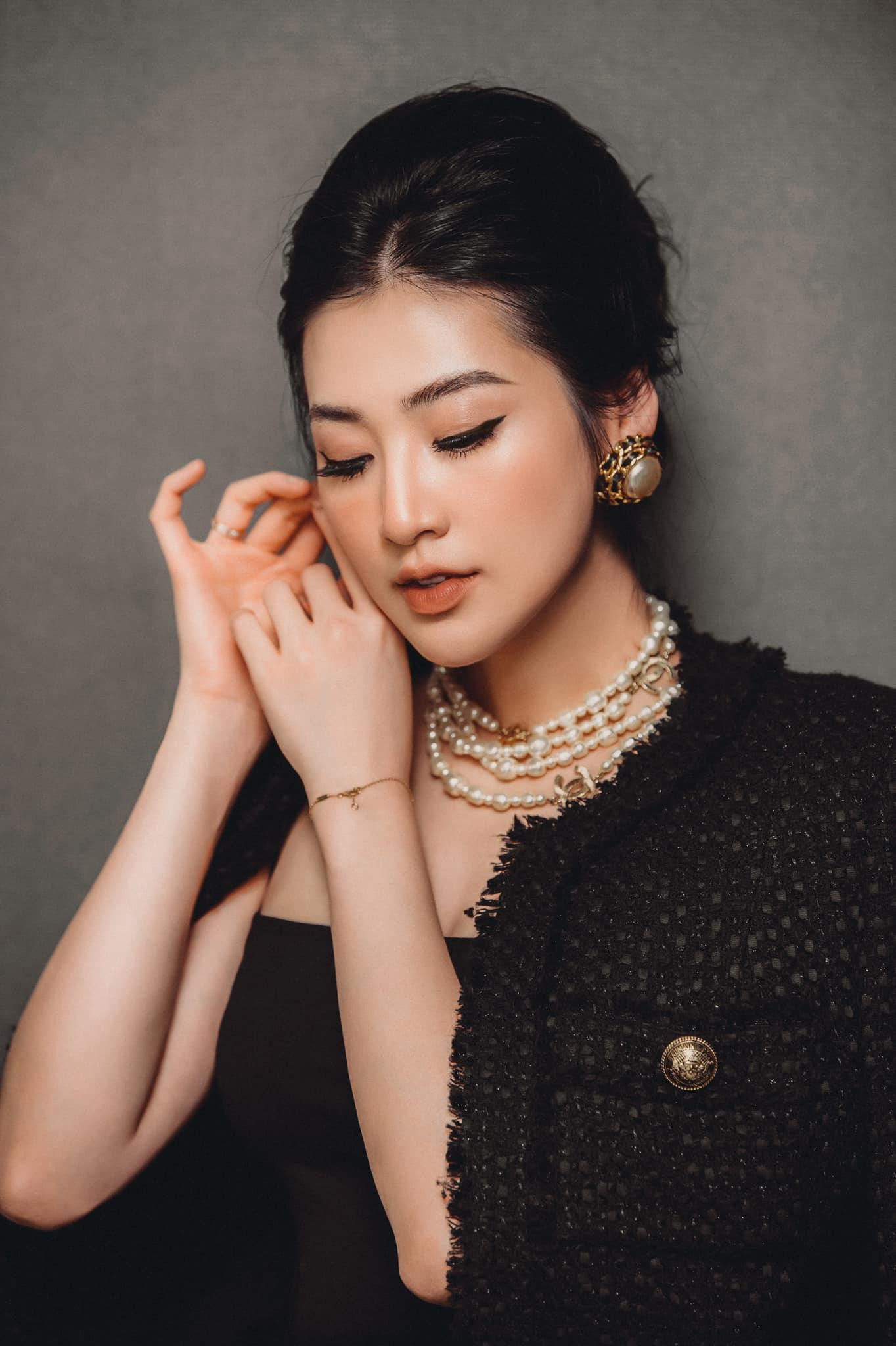 Á hậu Tú Anh đẹp yêu kiều như tiểu thư. Á hậu Tú Anh đẹp yêu kiều như tiểu thư.