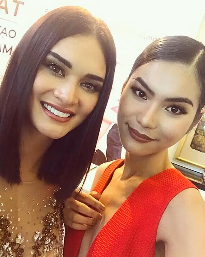 Và không ai khác đó chính là quán quân Vietnam's Next Top Model Kim Dung. Hai người đẹp đã có màn 'đọ sắc' ngay tại sự kiện và bản thân Kim Dung cũng thừa nhận nhiều người từng nhận xét cô có gương mặt quá giống với mỹ nhân Philippines. Và không ai khác đó chính là quán quân Vietnam's Next Top Model Kim Dung. Hai người đẹp đã có màn 'đọ sắc' ngay tại sự kiện và bản thân Kim Dung cũng thừa nhận nhiều người từng nhận xét cô có gương mặt quá giống với mỹ nhân Philippines.