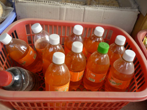  Những chai nước cam 