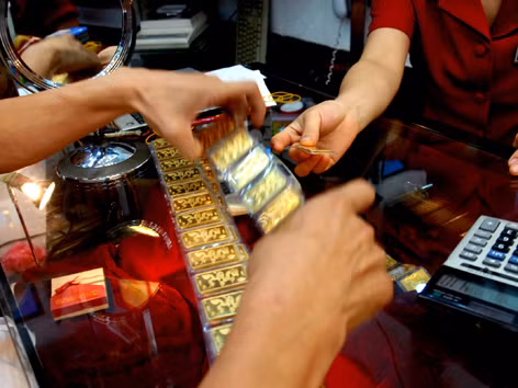 Vàng có sóng nhưng không ai dám lướt ảnh: như ý