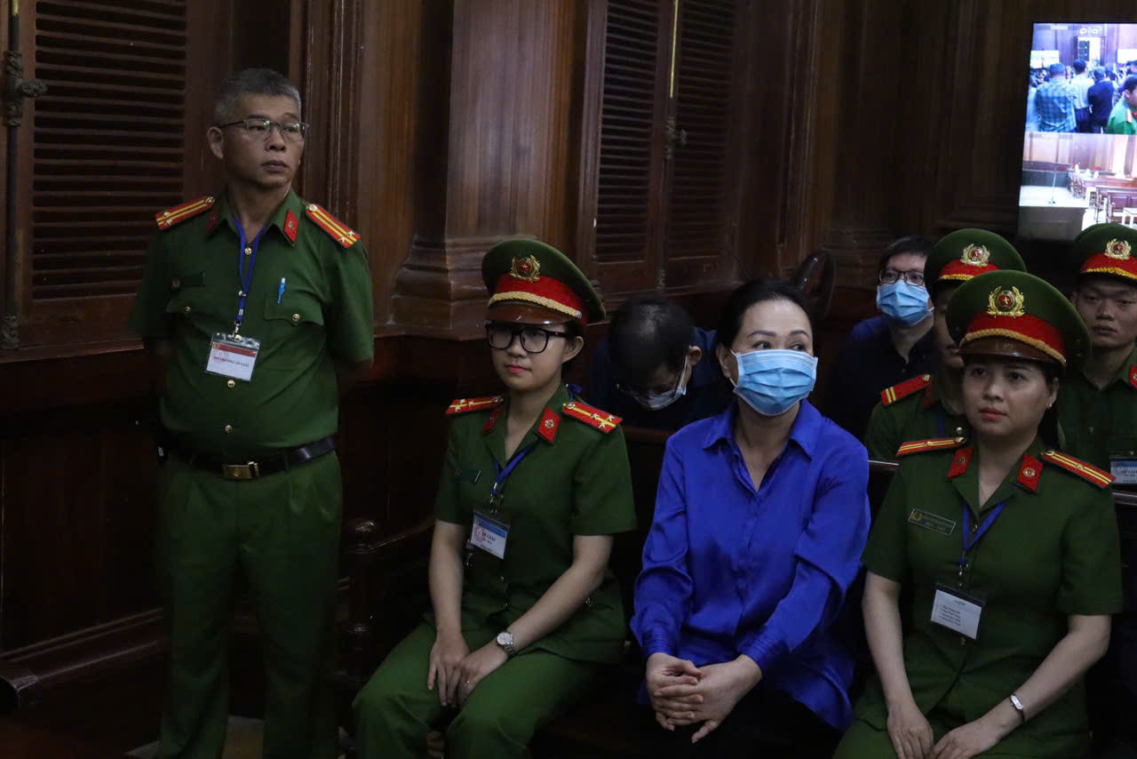 Bà Trương Mỹ Lan tại phiên tòa ngày 17/10. Ảnh: Tân Châu. Bà Trương Mỹ Lan tại phiên tòa ngày 17/10. Ảnh: Tân Châu.