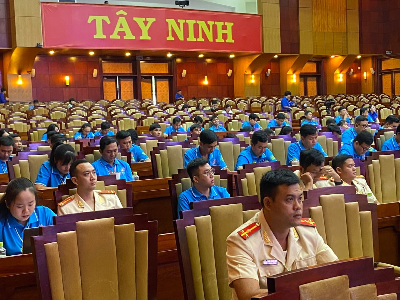 Đại biểu tham dự đại hội chiều nay 9/10. Ảnh: Tân Châu Đại biểu tham dự đại hội chiều nay 9/10. Ảnh: Tân Châu