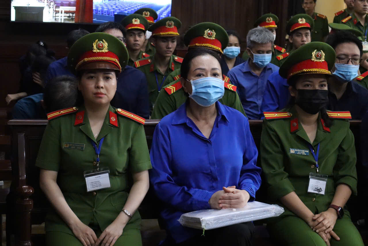 Bà Trương Mỹ Lan và các bị cáo tại phiên tòa. Ảnh: Tân Châu Bà Trương Mỹ Lan và các bị cáo tại phiên tòa. Ảnh: Tân Châu