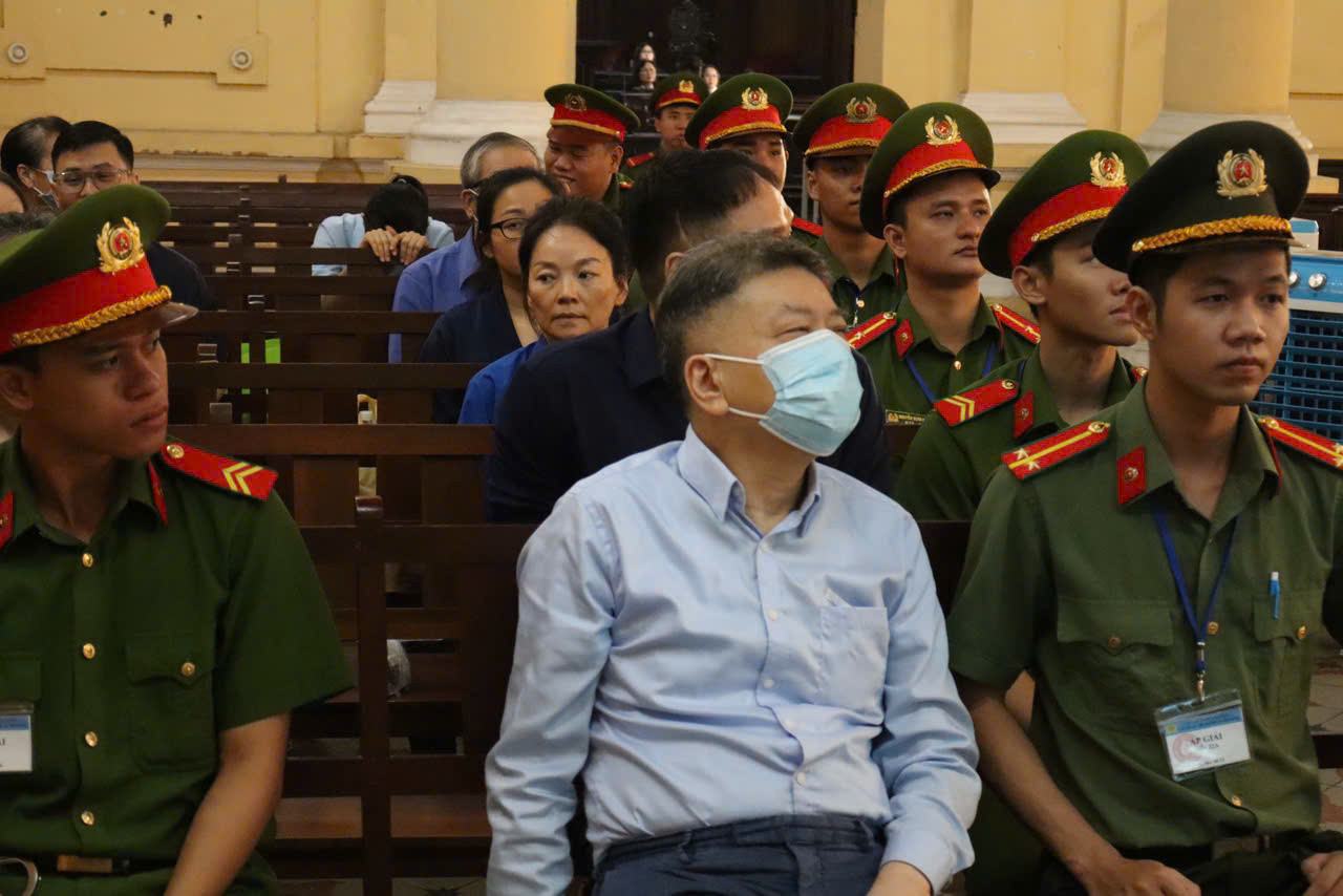 Bị cáo Chu Lập Cơ, chồng bà Trương Mỹ Lan tại phiên tòa sáng nay. Ảnh: Tân Châu