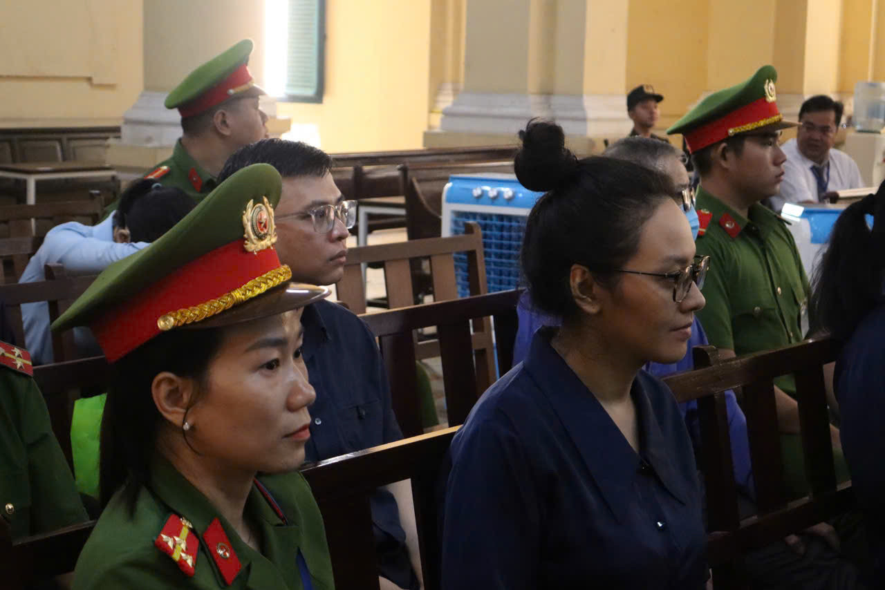 Bị cáo Trương Huệ Vân - cháu gái bà Trương Mỹ Lan tại phiên tòa sáng nay. Ảnh: Tân Châu