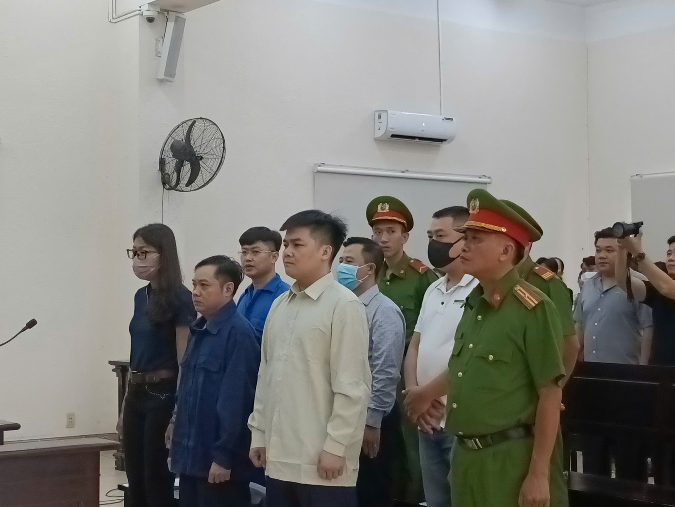 Phiên tòa xét xử vụ cháy karaoke An Phú khiến 32 người tử vong.