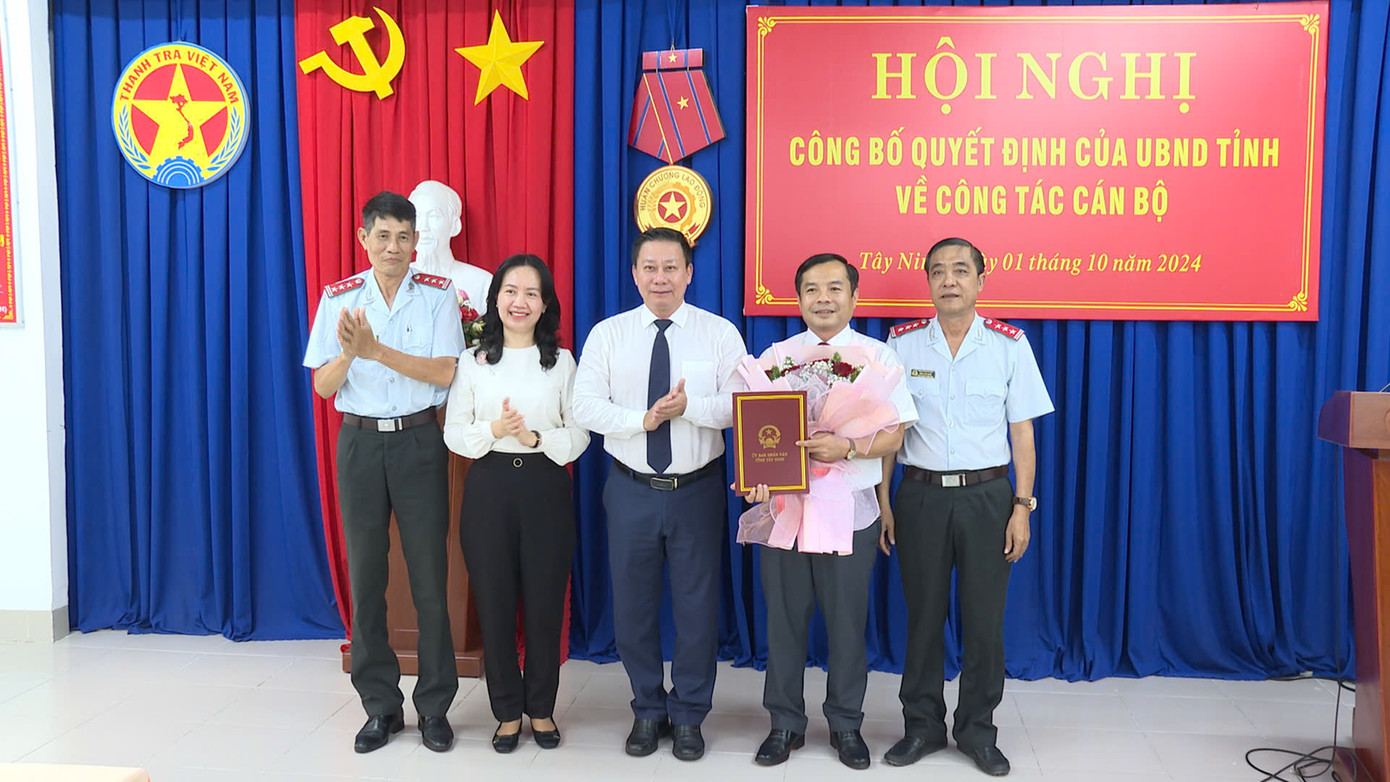 Tân Chánh Thanh tra tỉnh Tây Ninh Nguyễn Hoàng Nam (thứ 2, phải sang). Ảnh: TTV11
