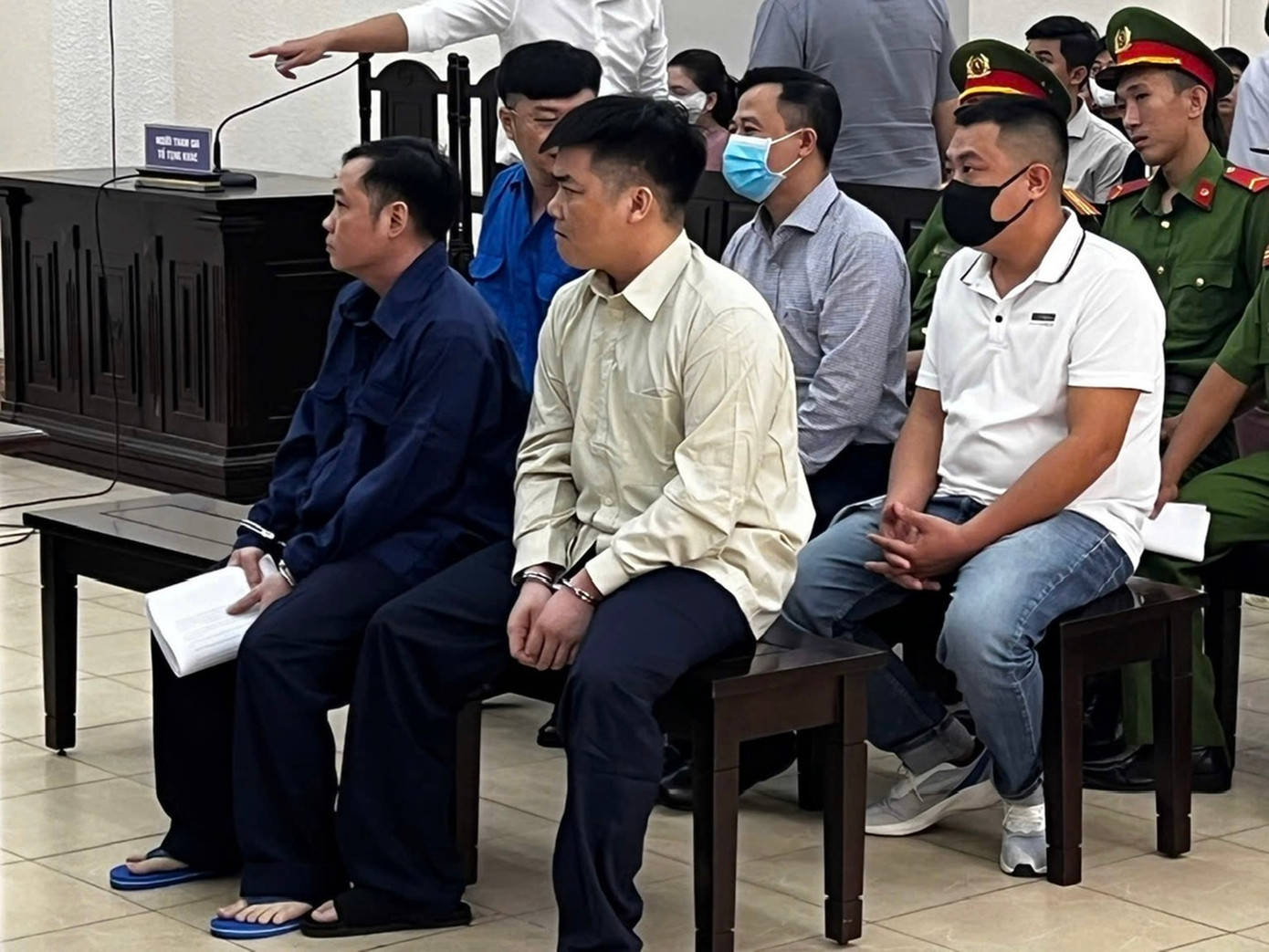 Các bị cáo tại phiên tòa.