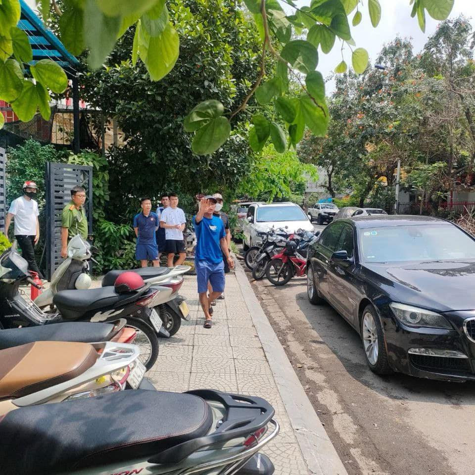 Lực lượng công an có mặt tại nơi xảy ra vụ việc.