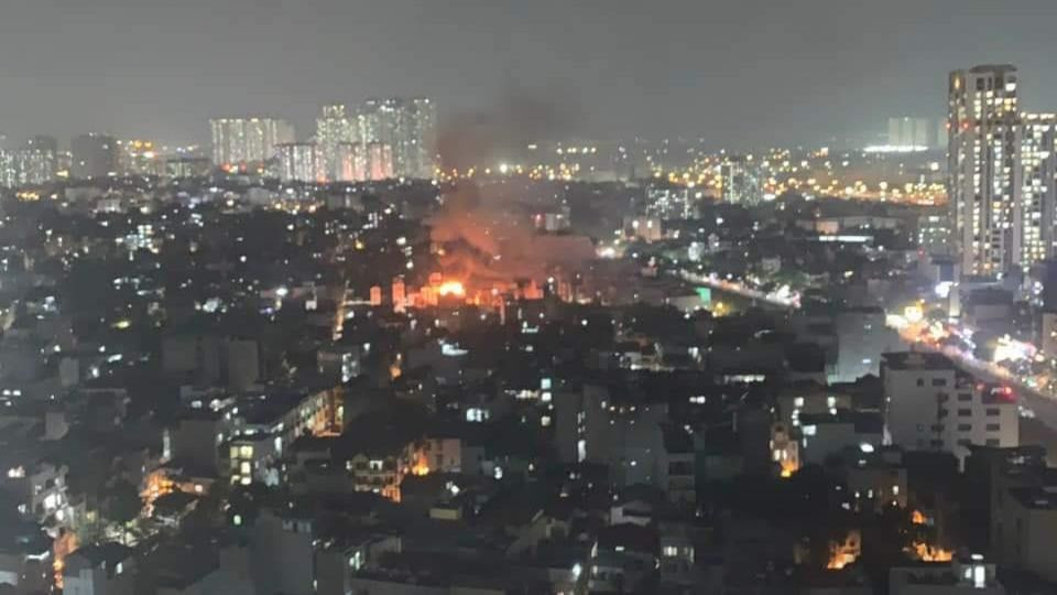 Hình ảnh người dân chụp vụ cháy từ trên cao. Hình ảnh người dân chụp vụ cháy từ trên cao.