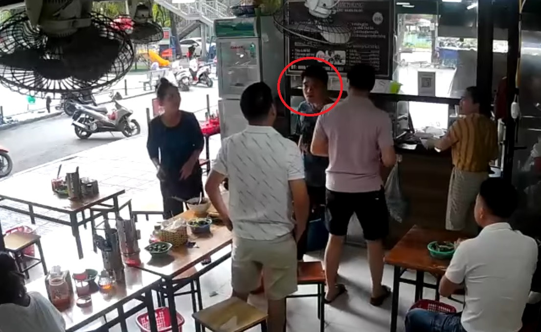 Hình ảnh camera ghi lại vụ việc. Hình ảnh camera ghi lại vụ việc.