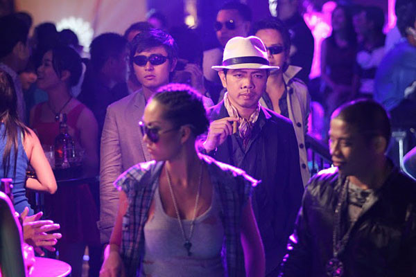 Thái Hòa đảm nhiệm hai vai trong “Long ruồi”. Ảnh: Thiên Ngân.