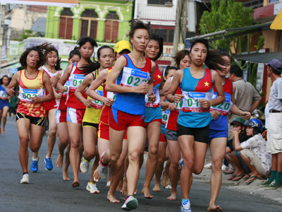 Nhóm chạy ở nội dung 5 km nữ tuyển nâng cao. Nhóm chạy ở nội dung 5 km nữ tuyển nâng cao