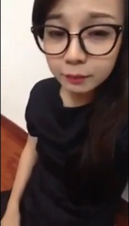 Hot girl không ngần ngại dùng các cụm từ mạnh để “đả kích” “bà Tưng”