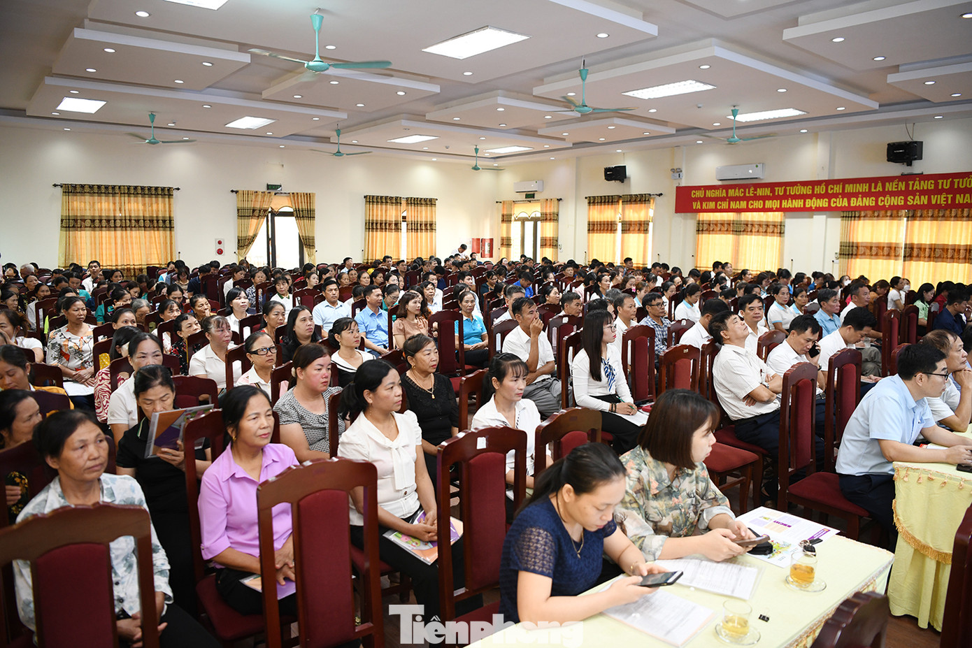 Hội nghị thu hút sự quan tâm của 350 đại biểu là đại diện lãnh đạo đảng bộ, chính quyền, các tổ chức đoàn thể các cấp và nhân dân huyện Ba Vì.