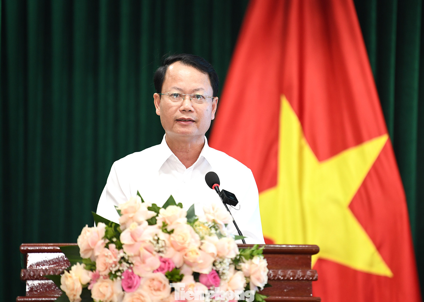 Phát biểu khai mạc, ông Phùng Tân Nhị, Phó Bí thư Thường trực Huyện ủy, Chủ tịch Hội đồng nhân dân huyện Ba Vì khẳng định quá trình phát triển công nghiệp, đô thị hoá, dân số gia tăng nhanh, ảnh hưởng thiên tai, biến đổi khí hậu toàn cầu đã khiến vấn đề môi trường ở Việt Nam và Thủ đô Hà Nội đang đứng trước nhiều áp lực, khó khăn.