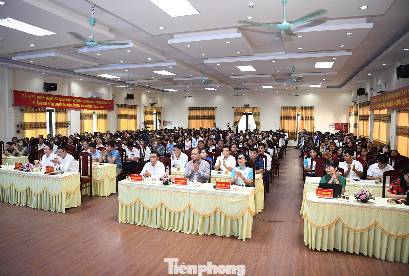 Toàn cảnh hội nghị tập huấn vào sáng nay 11/10 tại trụ sở Đảng ủy-HĐND-UBND Thị trấn Tây Đằng, huyện Ba Vì,TP Hà Nội.