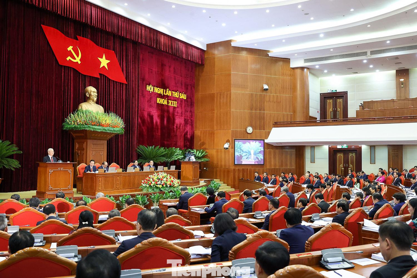 Hầu hết các vấn đề cần bàn và quyết định đều rất quan trọng, nhưng cũng rất khó, phức tạp và nhạy cảm. Nhiều vấn đề đã có chủ trương, chính sách và đã được tiến hành từ lâu nhưng đến nay, bên cạnh những kết quả đạt được vẫn còn không ít hạn chế, yếu kém, cần tiếp tục được thực hiện ở tầm mức mới với quyết tâm mới, quyết sách mới, nhằm đáp ứng yêu cầu của giai đoạn phát triển mới. (Ảnh: Minh Châu)