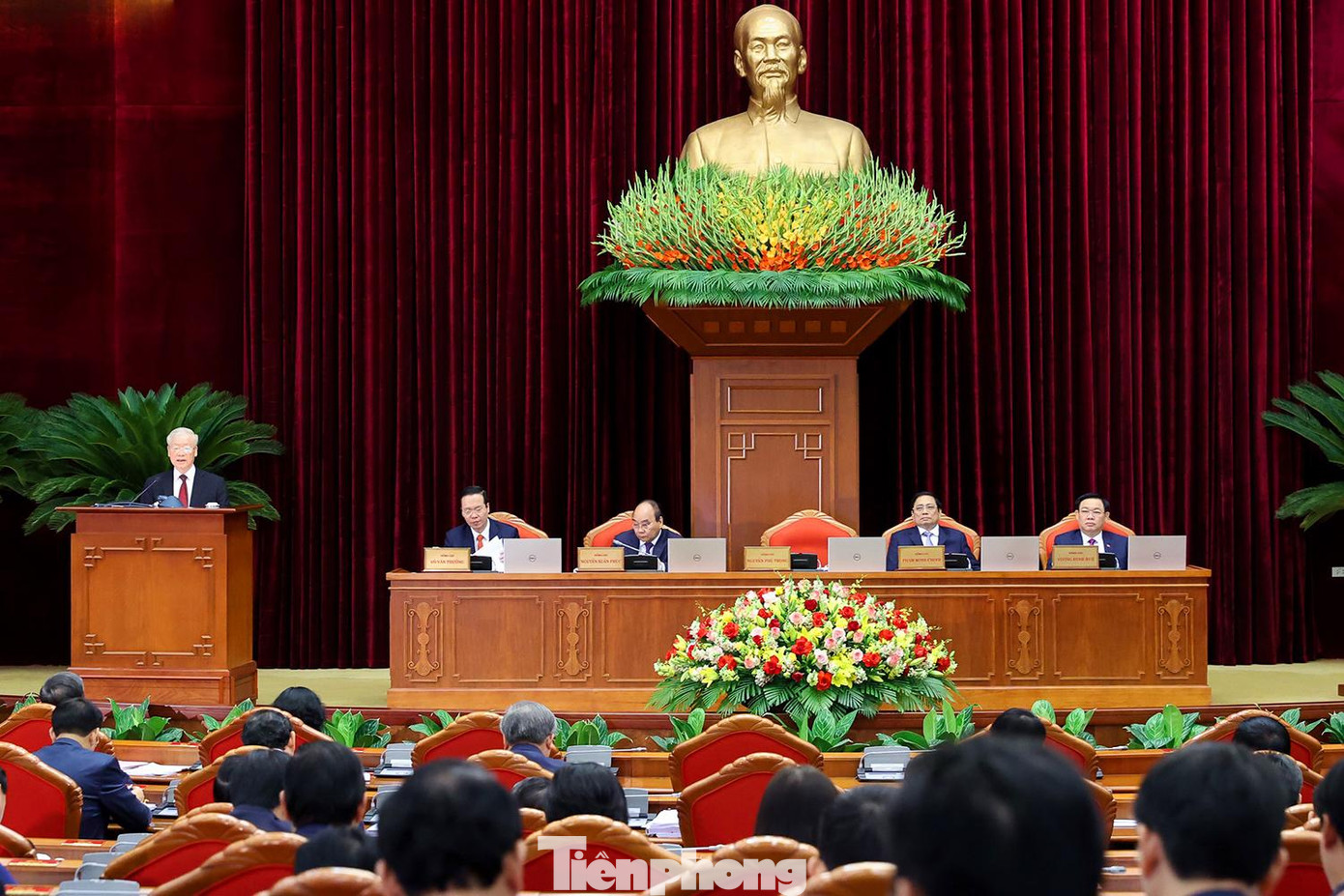 Theo báo Chính phủ, phát biểu khai mạc Hội nghị, thay mặt Bộ Chính trị và Ban Bí thư, Tổng Bí thư Nguyễn Phú Trọng cho biết Hội nghị Trung ương lần này là Hội nghị tiếp tục triển khai thực hiện nhiệm vụ quán triệt, thực hiện các nội dung, vấn đề lớn, cốt yếu của Nghị quyết Đại hội XIII của Đảng. (Ảnh: Minh Châu)