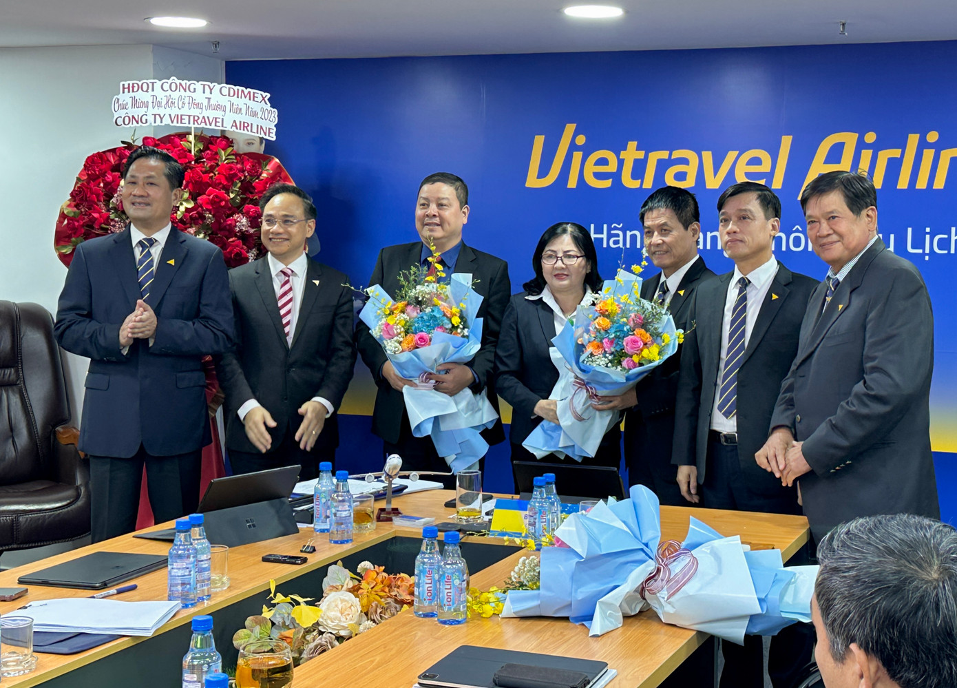 Các thành viên mới của HĐQT Vietravel Airlines (ảnh: VU). Các thành viên mới của HĐQT Vietravel Airlines (ảnh: VU).