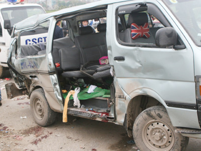 Chiếc ô tô biến dạng sau cú va chạm kinh hoàng