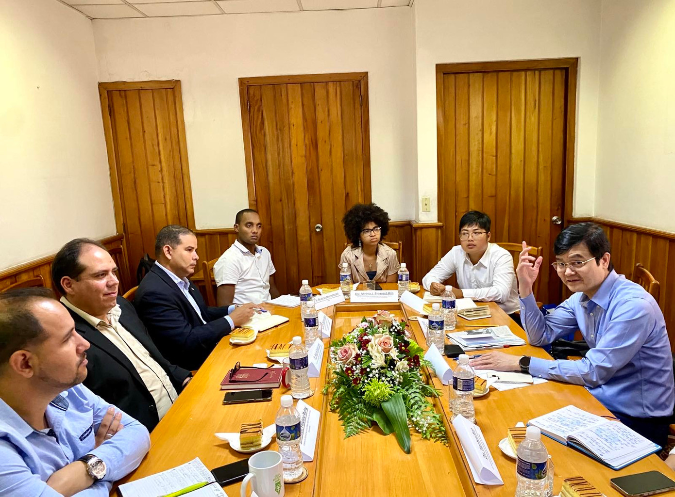 Bí thư thứ nhất T.Ư Đoàn TNCS Hồ Chí Minh Bùi Quang Huy trao đổi với lãnh đạo báo Thanh niên Quật khởi và Nhà xuất bản Mùng Một Tháng Tư. Bí thư thứ nhất T.Ư Đoàn TNCS Hồ Chí Minh Bùi Quang Huy trao đổi với lãnh đạo báo Thanh niên Quật khởi và Nhà xuất bản Mùng Một Tháng Tư.