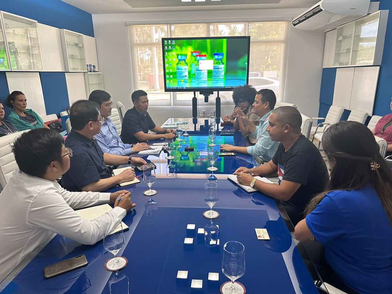 Đoàn công tác của T.Ư Đoàn làm việc với lãnh đạo Viện Nghiên cứu Finlay, Trung tâm Nghiên cứu sinh học và dược phẩm Cuba CIGB. Đoàn công tác của T.Ư Đoàn làm việc với lãnh đạo Viện Nghiên cứu Finlay, Trung tâm Nghiên cứu sinh học và dược phẩm Cuba CIGB.