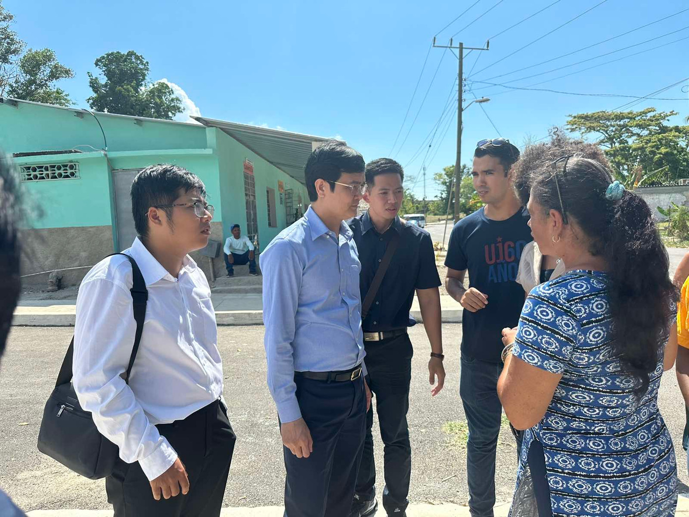 Đoàn công tác của T.Ư Đoàn thăm cộng đồng Fraga thuộc Khu đô thị La Lisa, La Habana. Đoàn công tác của T.Ư Đoàn thăm cộng đồng Fraga thuộc Khu đô thị La Lisa, La Habana.