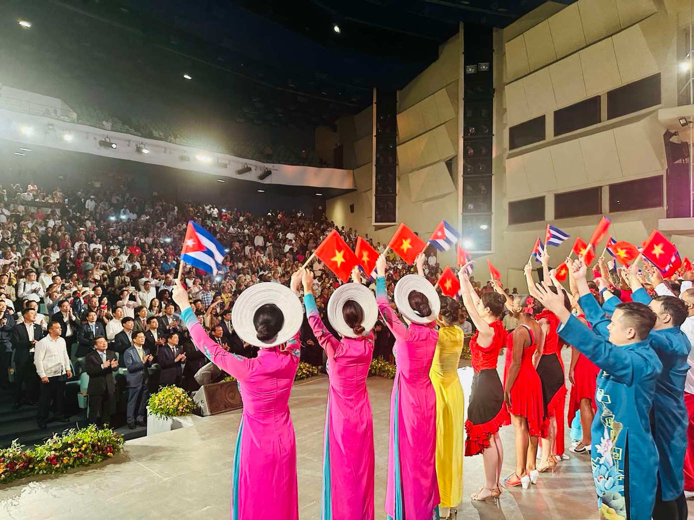 Khung cảnh hoành tráng trong Nhà hát Heredia.