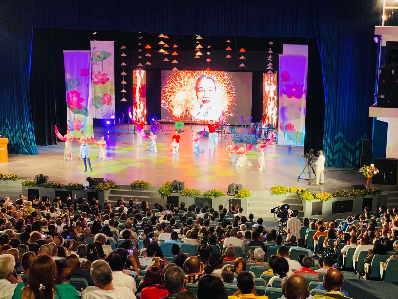 Nhà hát Heredia không còn một chỗ trống.