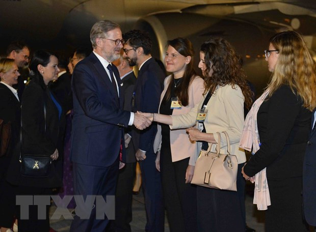 Lễ đón Thủ tướng Séc Petr Fiala tại Sân bay Quốc tế Nội Bài. (Ảnh: Minh Đức/TTXVN)