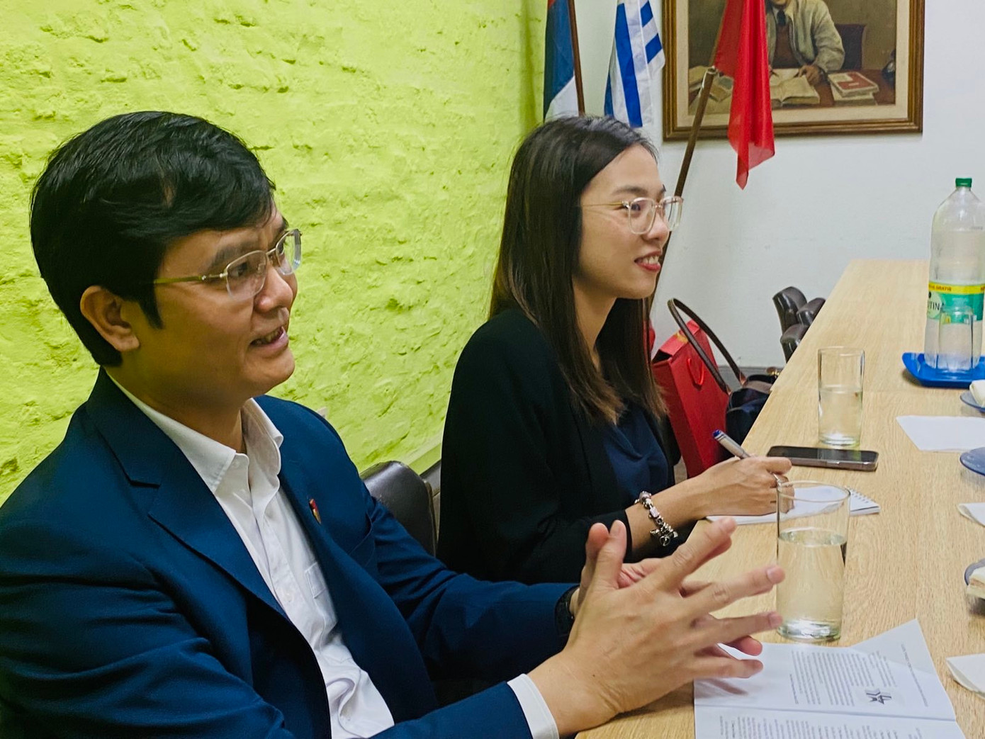 Bí thư thứ nhất T.Ư Đoàn TNCS Uruguay Claudio Akbeson: &apos;Các đồng chí là niềm tự hào của chúng tôi&apos; Bí thư thứ nhất T.Ư Đoàn TNCS Hồ Chí Minh Bùi Quang Huy: &apos;Chúng ta là anh em&apos;