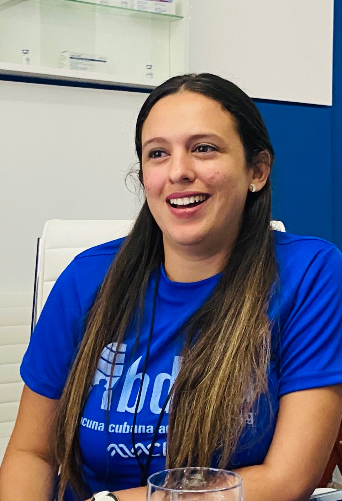 Chị Claudia - Bí thư Đoàn Viện CIGB báo cáo hoạt động nghiên cứu và công tác Đoàn tại viện. Chị Claudia - Bí thư Đoàn Viện CIGB báo cáo hoạt động nghiên cứu và công tác Đoàn tại viện.