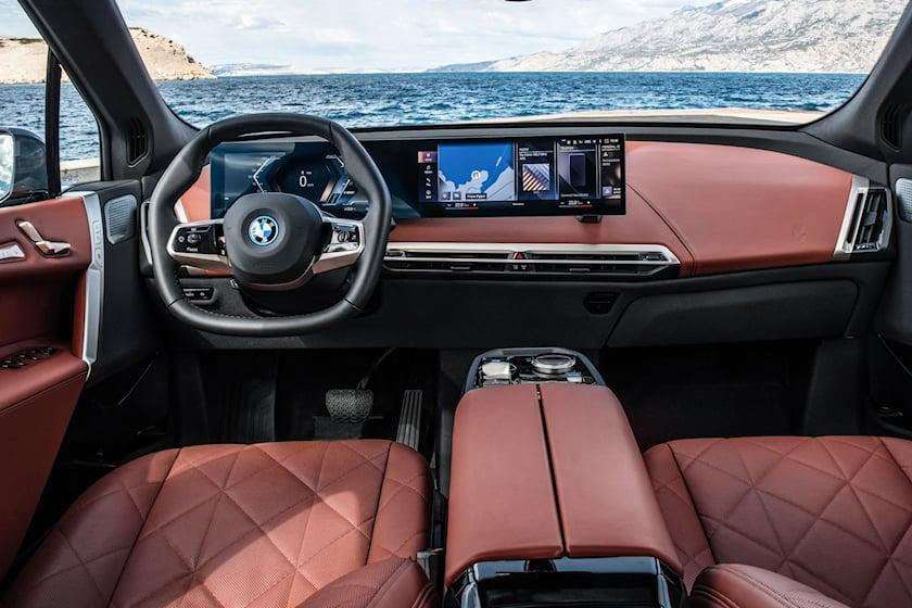 BMW iX – mẫu SUV chạy điện hạng sang của hãng xe đến từ Đức