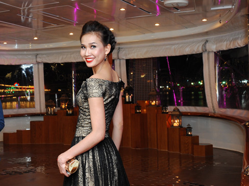 Người đẹp thu hút mọi ánh nhìn