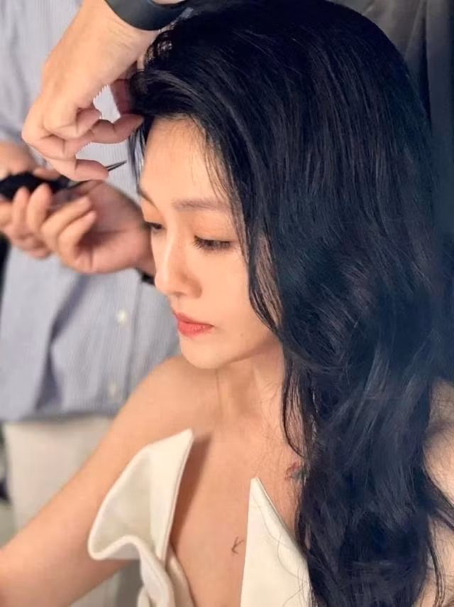 Từ Hy Viên trong loạt ảnh chưa chỉnh sửa, tại hậu trường một buổi chụp hình. Ảnh: ETtoday. Từ Hy Viên trong loạt ảnh chưa chỉnh sửa, tại hậu trường một buổi chụp hình. Ảnh: ETtoday.