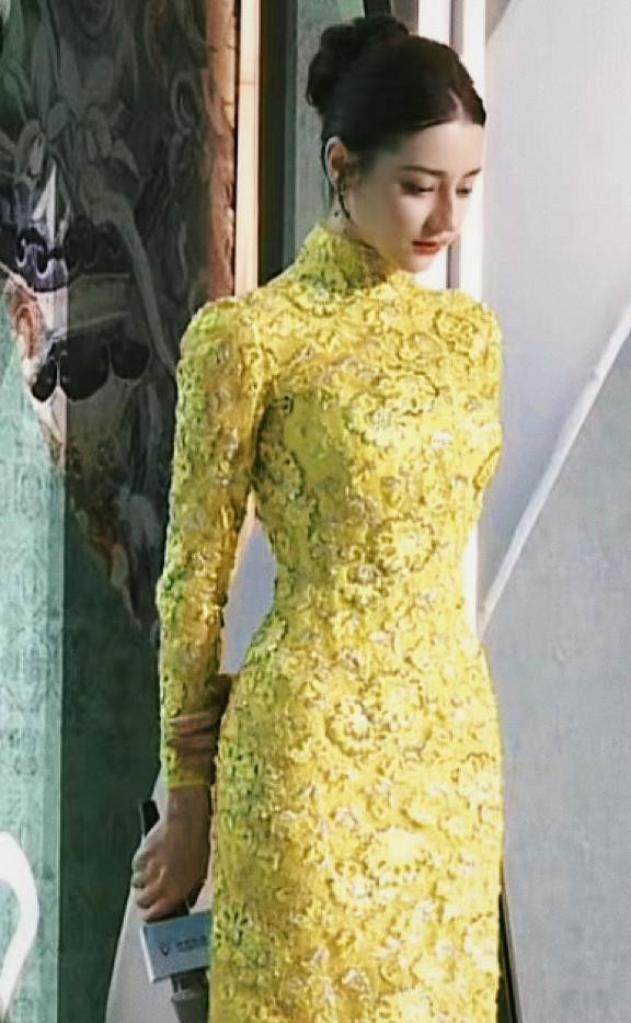 Hình ảnh chưa qua chỉnh sửa của Địch Lệ Nhiệt Ba cũng nhận được nhiều lời khen ngợi.